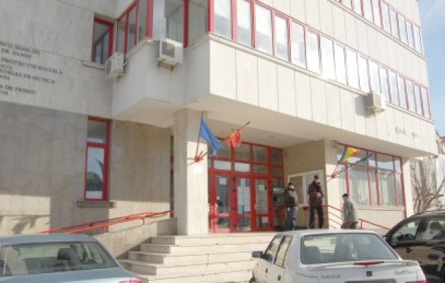 Elevii şi studenţii beneficiari ai pensiilor de urmaş trebuie să depună adeverinţa de şcolarizare la Casa de Pensii